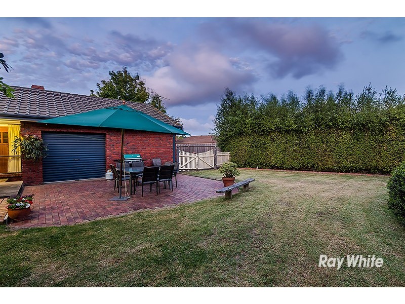 5 Cheshunt Court, Cranbourne North VIC 3977