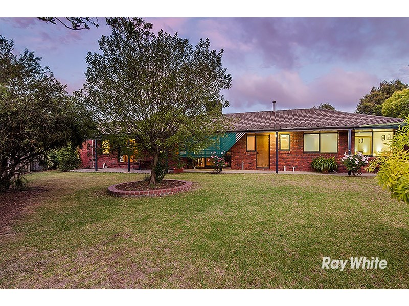 5 Cheshunt Court, Cranbourne North VIC 3977