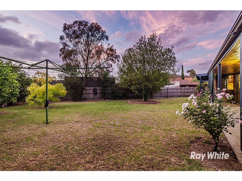 5 Cheshunt Court, Cranbourne North VIC 3977