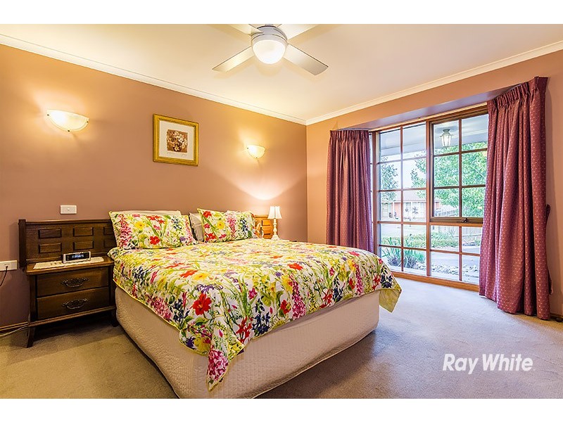 5 Cheshunt Court, Cranbourne North VIC 3977