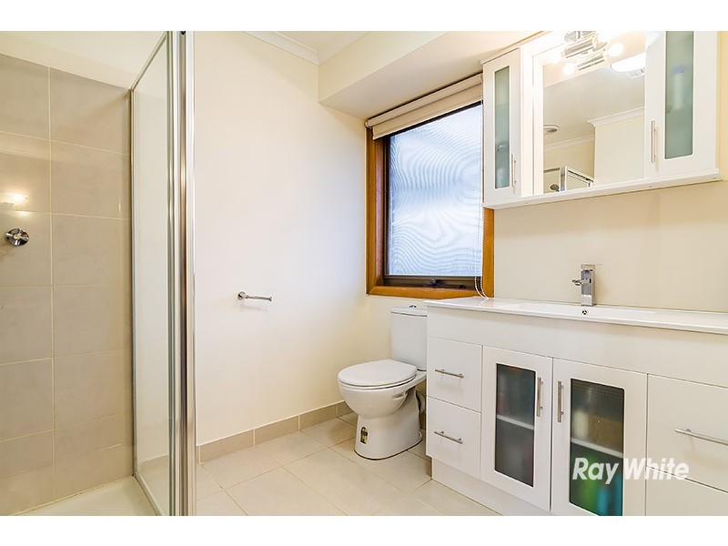 5 Cheshunt Court, Cranbourne North VIC 3977