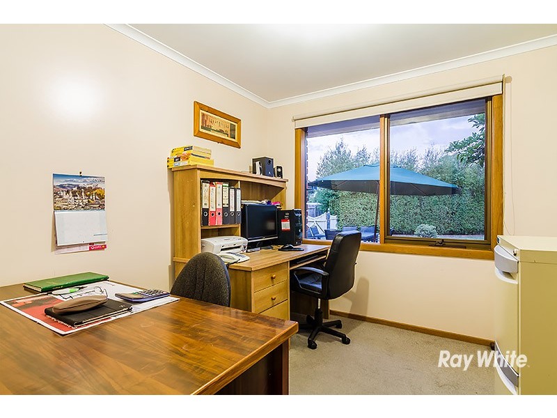 5 Cheshunt Court, Cranbourne North VIC 3977