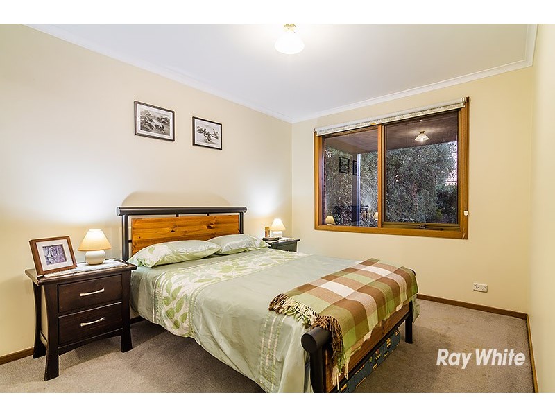 5 Cheshunt Court, Cranbourne North VIC 3977