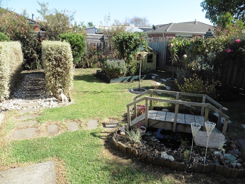 2 Breamlea Way, Cranbourne West VIC 3977