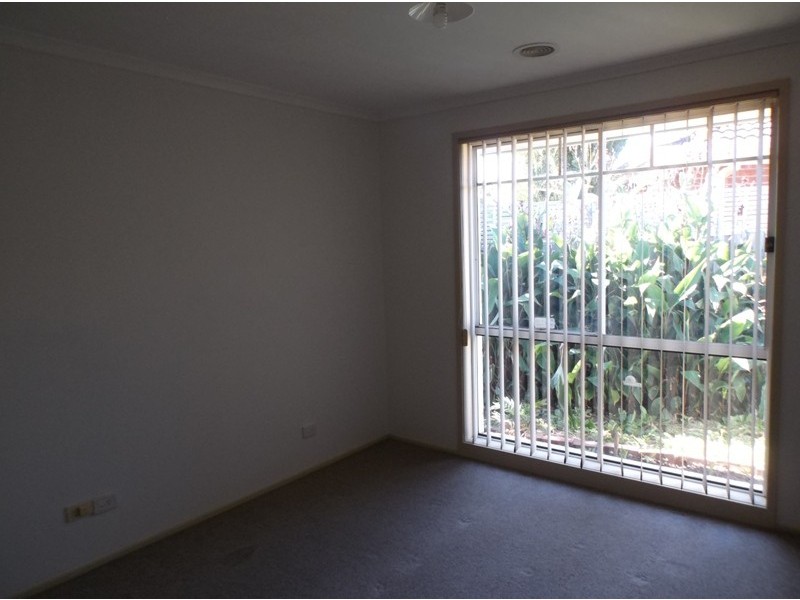 19 Joyce Street, Cranbourne West VIC 3977