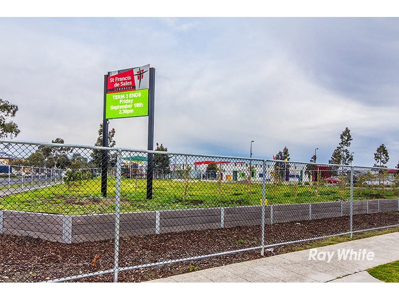 11 Baynton Crescent, Lynbrook VIC 3975