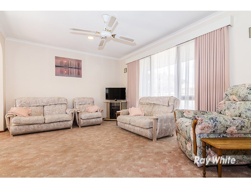 2/2 Cook Court, Cranbourne VIC 3977