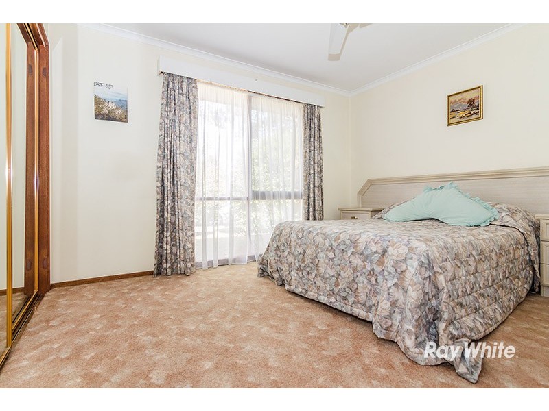 2/2 Cook Court, Cranbourne VIC 3977