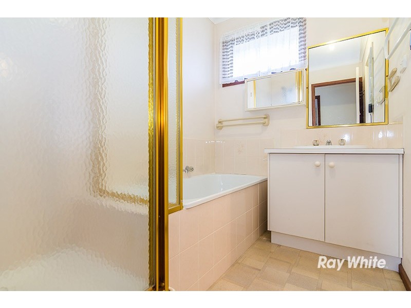 2/2 Cook Court, Cranbourne VIC 3977