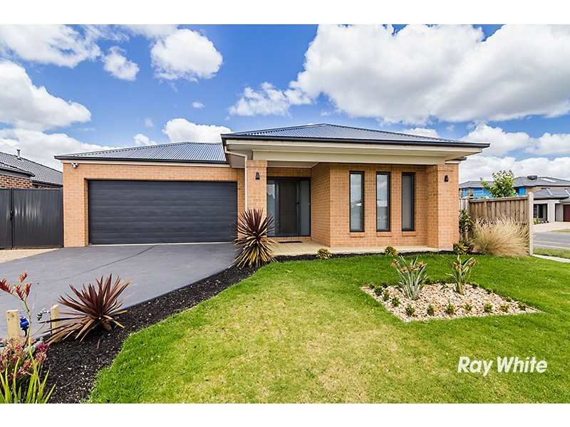 2 Aura Street, Clyde North VIC 3978