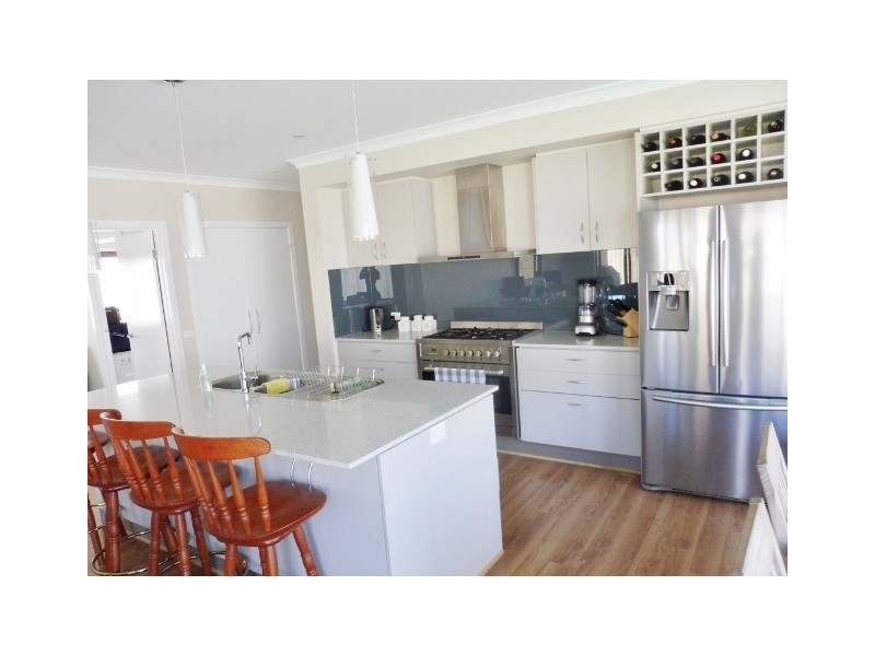 2 Aura Street, Clyde North VIC 3978