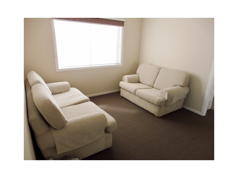 2 Aura Street, Clyde North VIC 3978