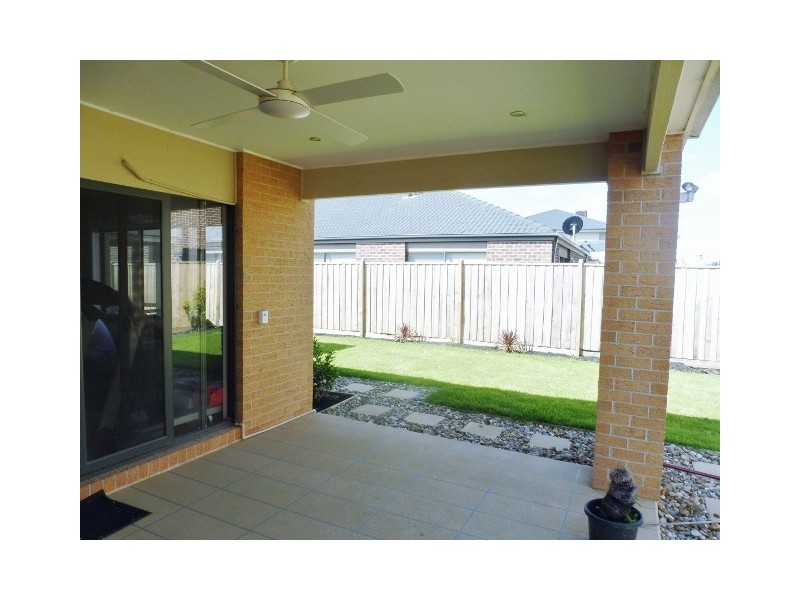 2 Aura Street, Clyde North VIC 3978