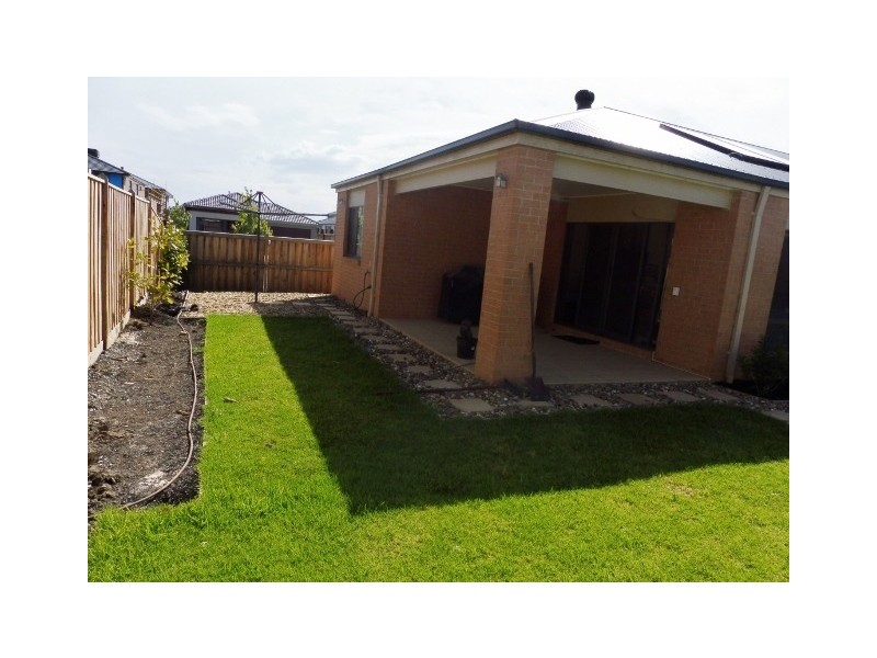 2 Aura Street, Clyde North VIC 3978