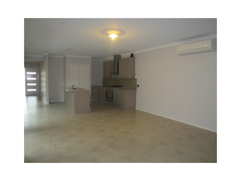 3 Paratea Lane, Cranbourne North VIC 3977