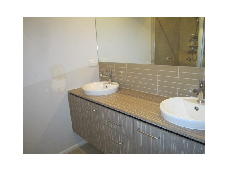 3 Paratea Lane, Cranbourne North VIC 3977