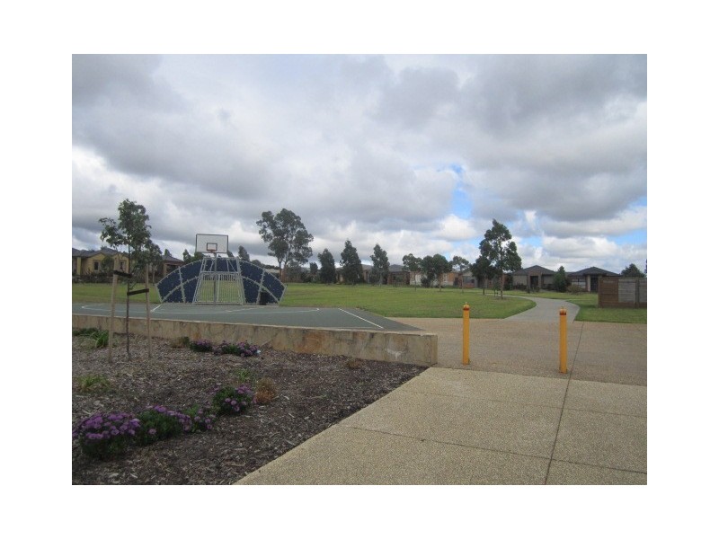 3 Paratea Lane, Cranbourne North VIC 3977