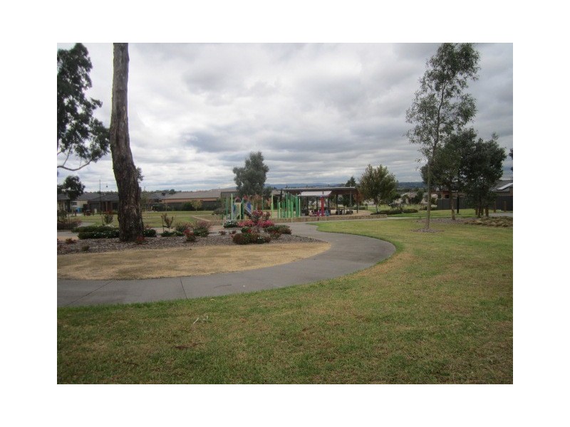 3 Paratea Lane, Cranbourne North VIC 3977