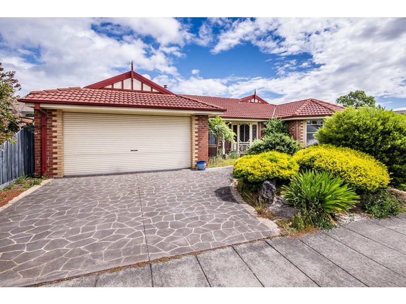 5 Darcy Niland Crescent, Lynbrook VIC 3975