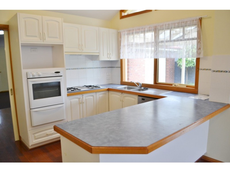 5 Darcy Niland Crescent, Lynbrook VIC 3975