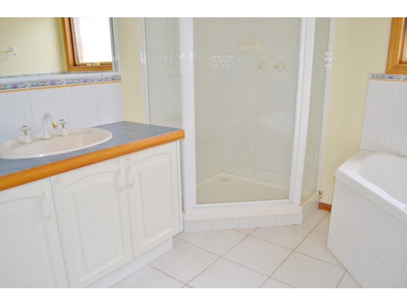 5 Darcy Niland Crescent, Lynbrook VIC 3975