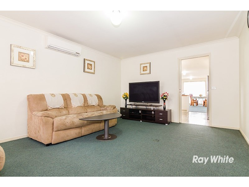 63 Scarborough Avenue, Cranbourne West VIC 3977
