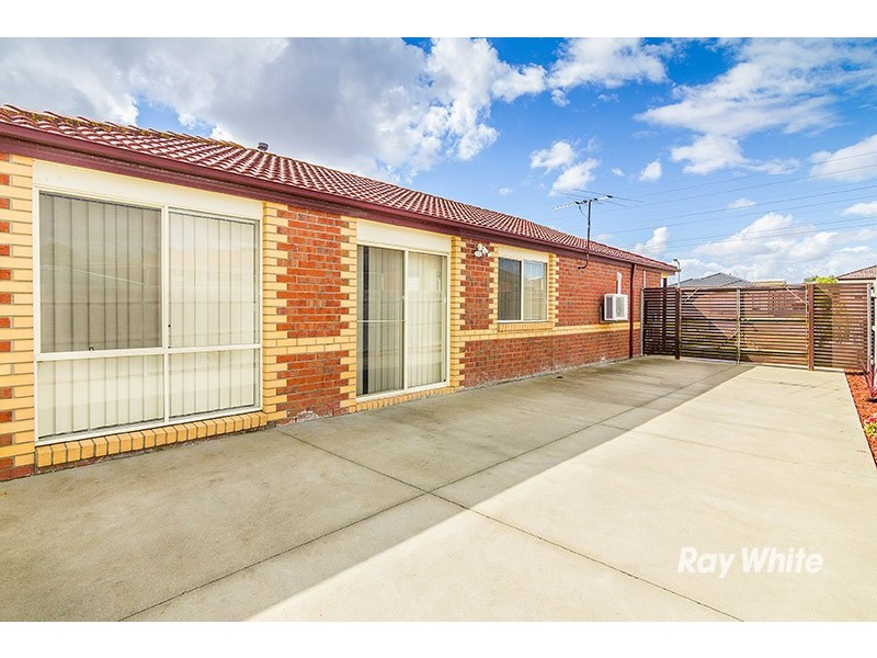 63 Scarborough Avenue, Cranbourne West VIC 3977
