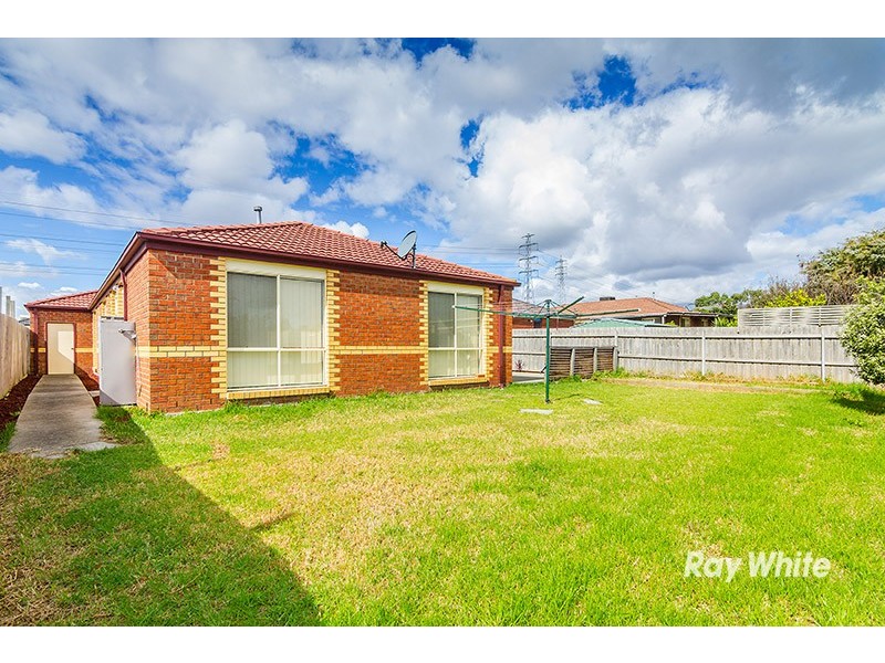 63 Scarborough Avenue, Cranbourne West VIC 3977