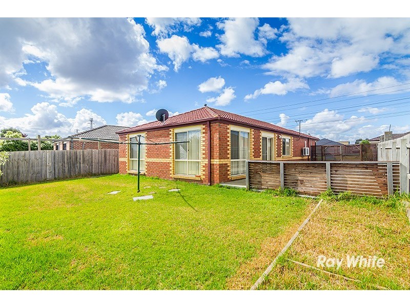 63 Scarborough Avenue, Cranbourne West VIC 3977