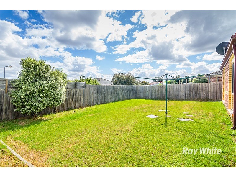 63 Scarborough Avenue, Cranbourne West VIC 3977