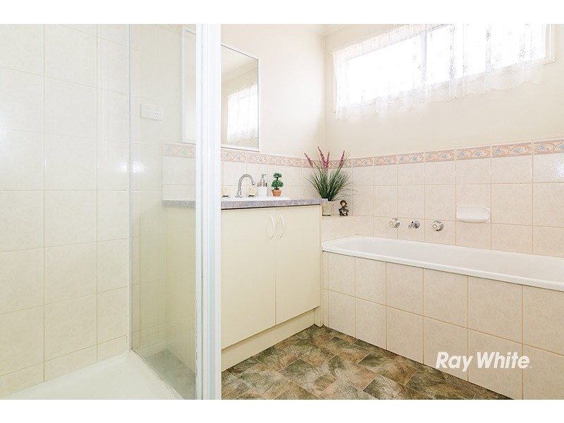 63 Scarborough Avenue, Cranbourne West VIC 3977