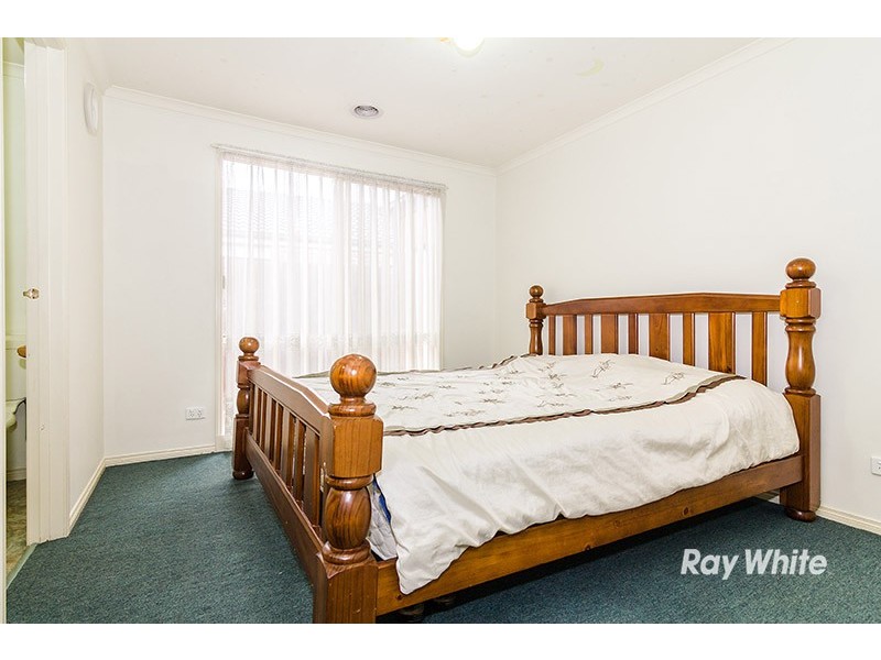 63 Scarborough Avenue, Cranbourne West VIC 3977