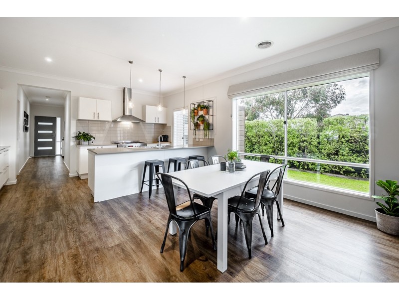 28 Lemon grove, Cranbourne West VIC 3977