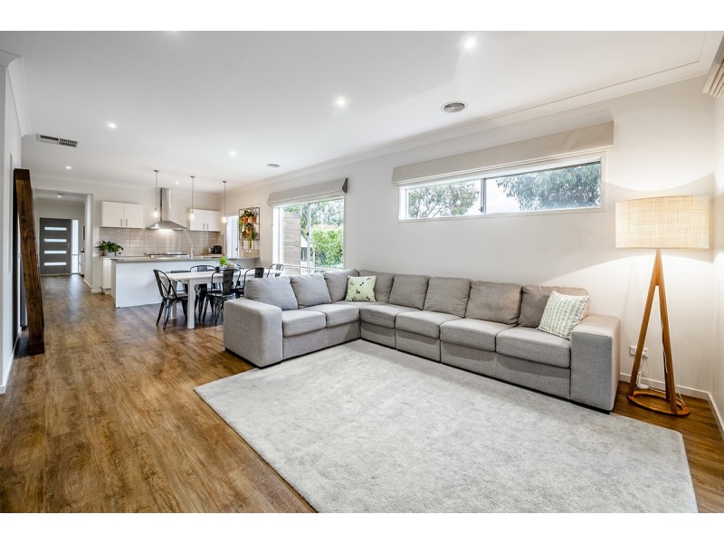 28 Lemon grove, Cranbourne West VIC 3977