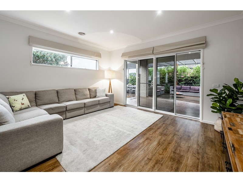 28 Lemon grove, Cranbourne West VIC 3977