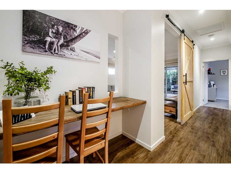 28 Lemon grove, Cranbourne West VIC 3977