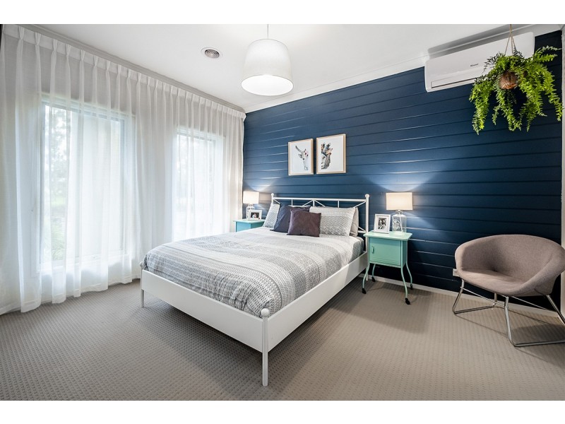 28 Lemon grove, Cranbourne West VIC 3977