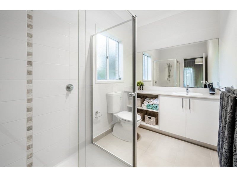 28 Lemon grove, Cranbourne West VIC 3977