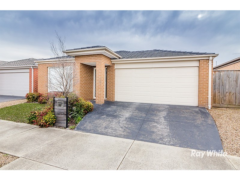 68 Falling Water Drive, Pakenham VIC 3810