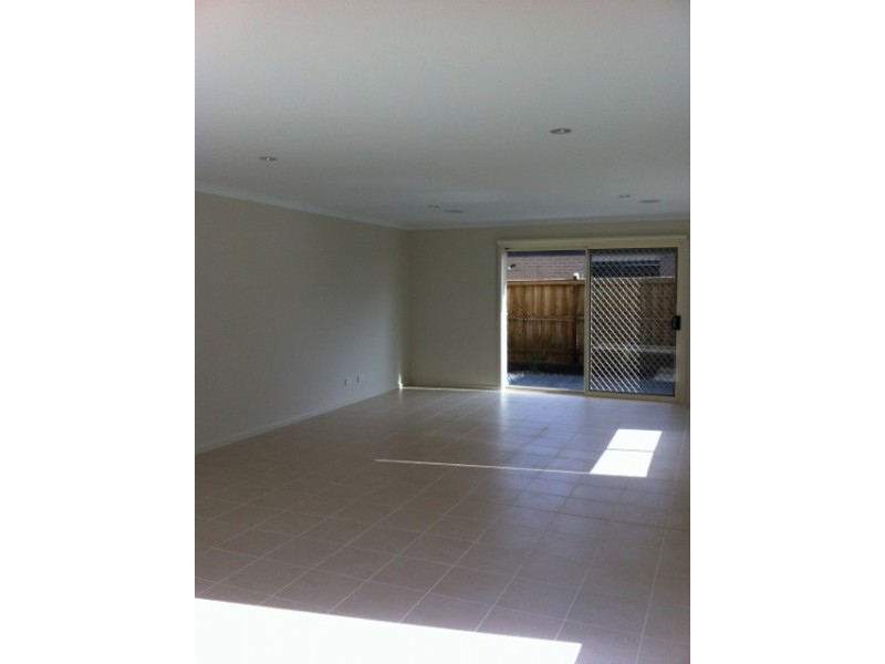 68 Falling Water Drive, Pakenham VIC 3810