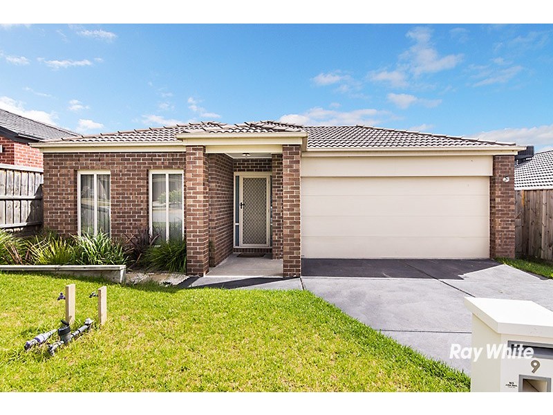 9 McGarvie Drive, Cranbourne North VIC 3977