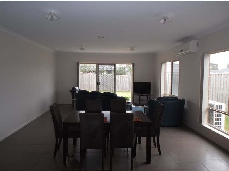 9 McGarvie Drive, Cranbourne North VIC 3977