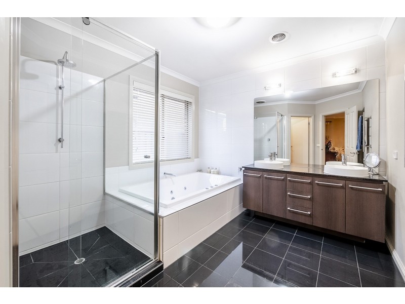 7 Starlight Rise, Cranbourne East VIC 3977