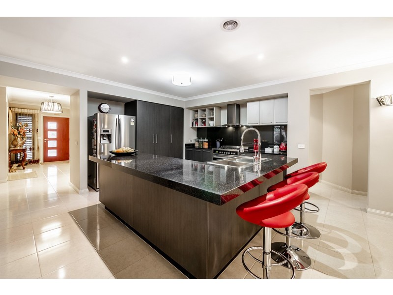 7 Starlight Rise, Cranbourne East VIC 3977