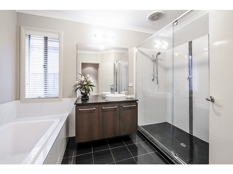 7 Starlight Rise, Cranbourne East VIC 3977