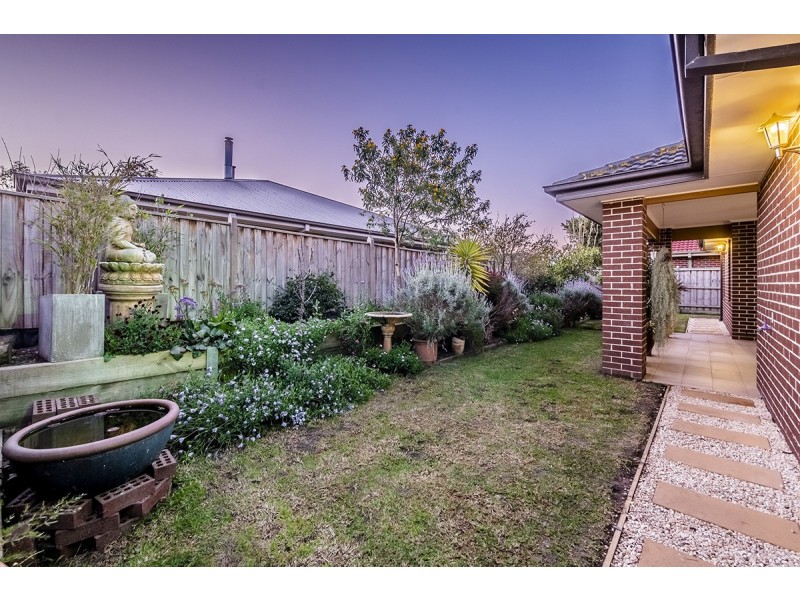 7 Starlight Rise, Cranbourne East VIC 3977