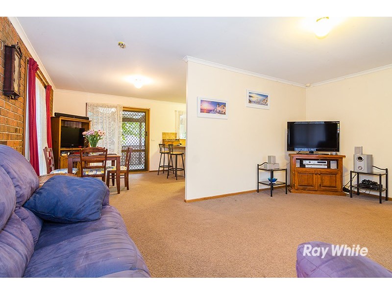 4 South Charles Court, Cranbourne VIC 3977
