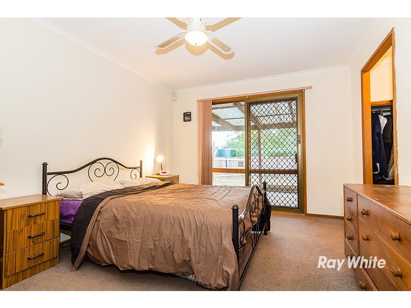 4 South Charles Court, Cranbourne VIC 3977