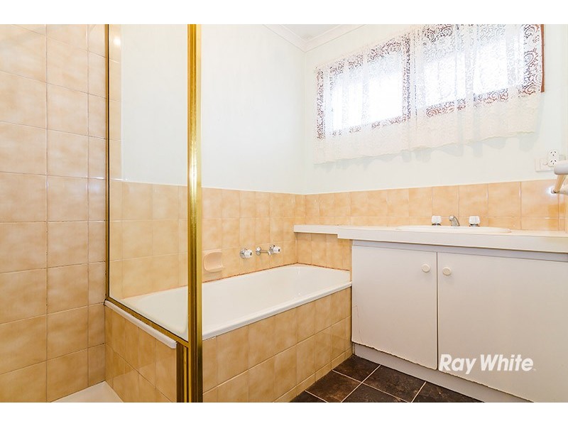 4 South Charles Court, Cranbourne VIC 3977