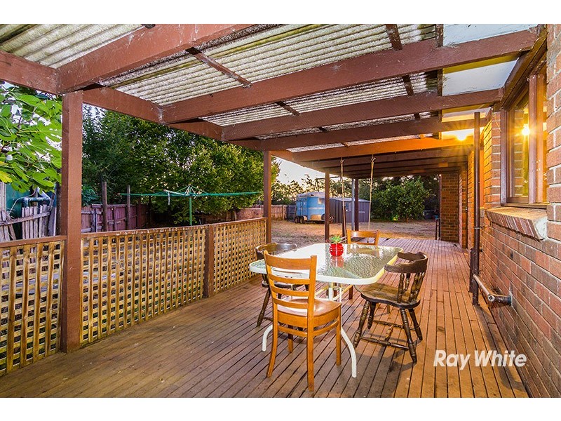 4 South Charles Court, Cranbourne VIC 3977